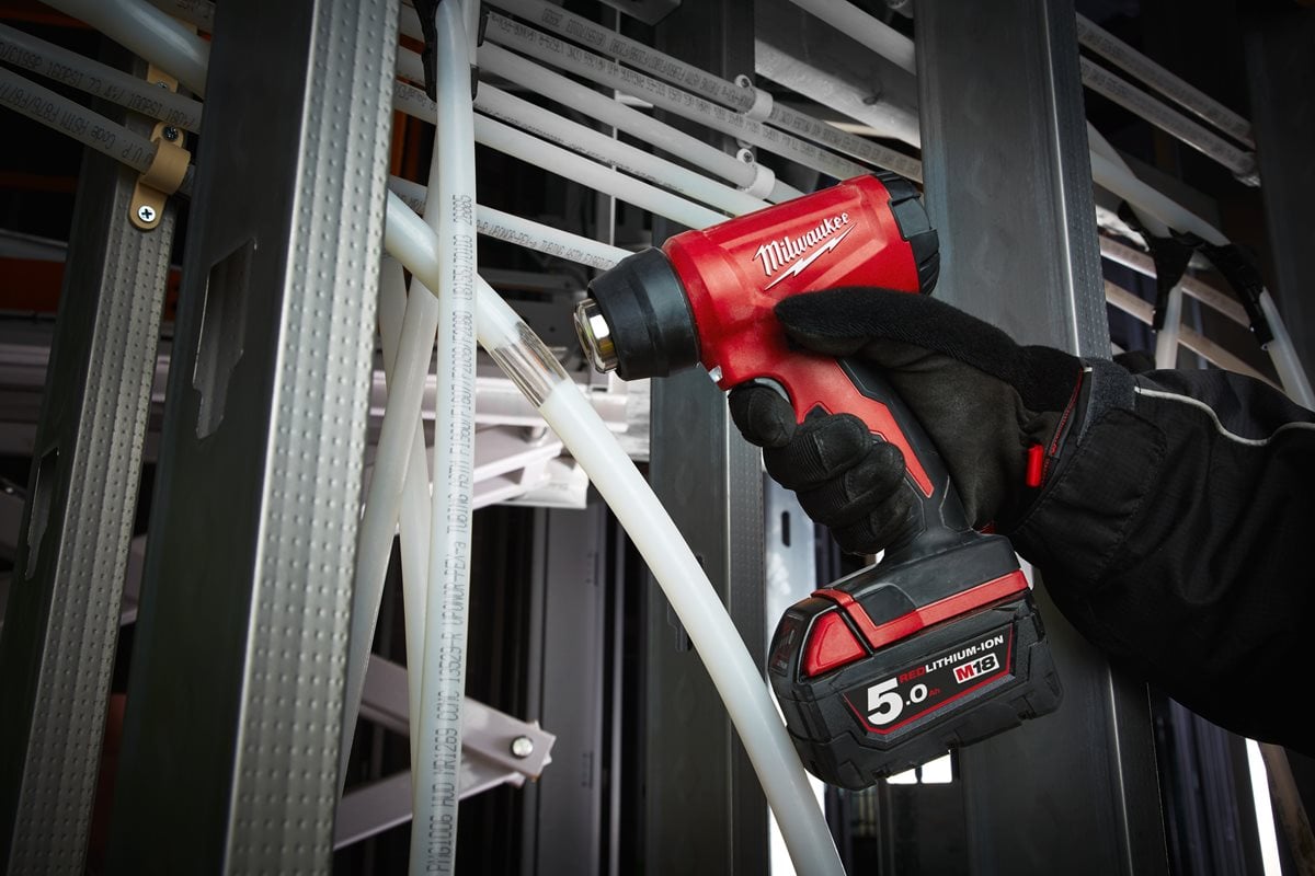 Milwaukee M18 BHG-502C pri delu