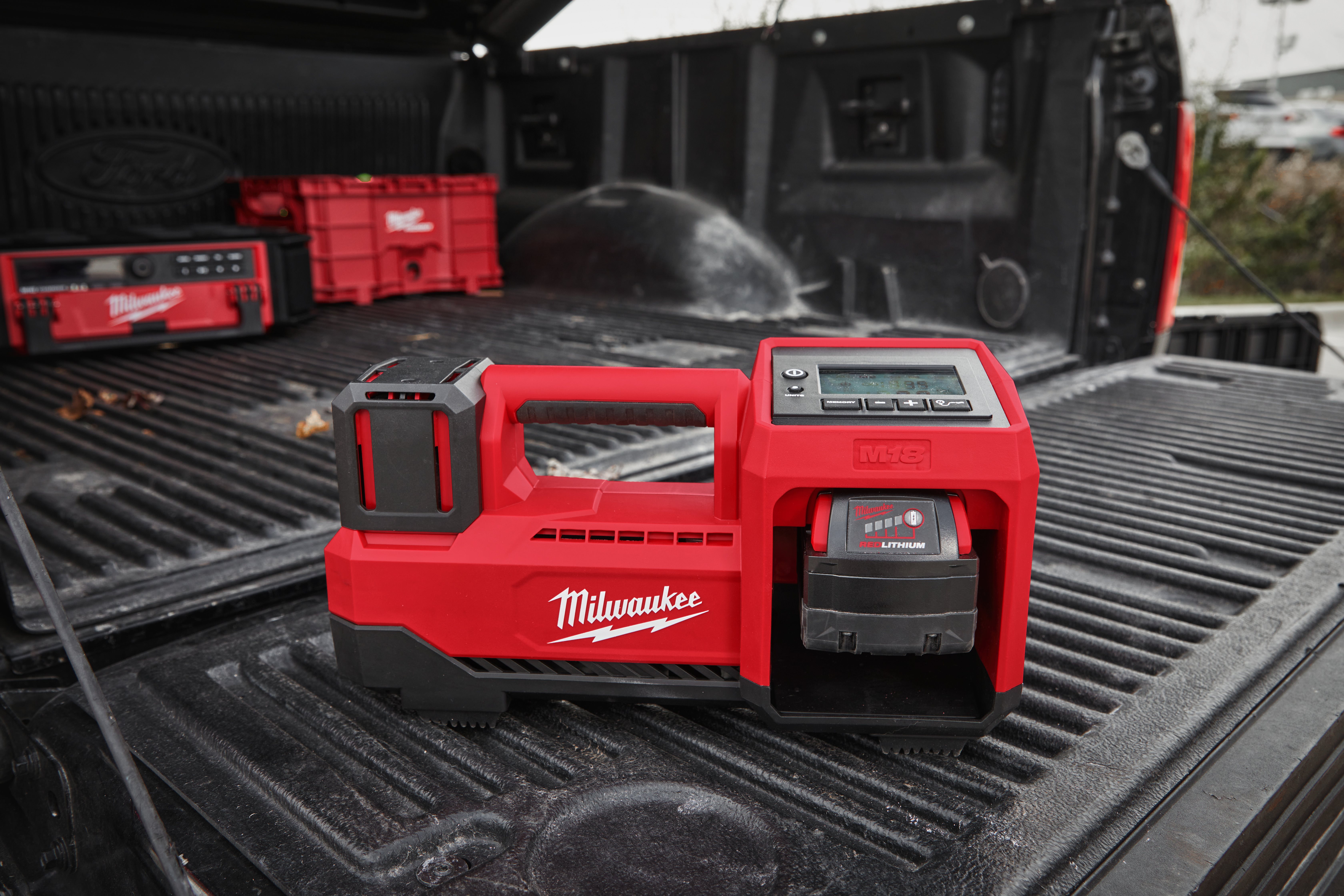 Compresseur 18V Milwaukee M18 BI-0 - Gonfleur De Pneus Jusqu'à 10,3 Bar (150 PSI) - Nu