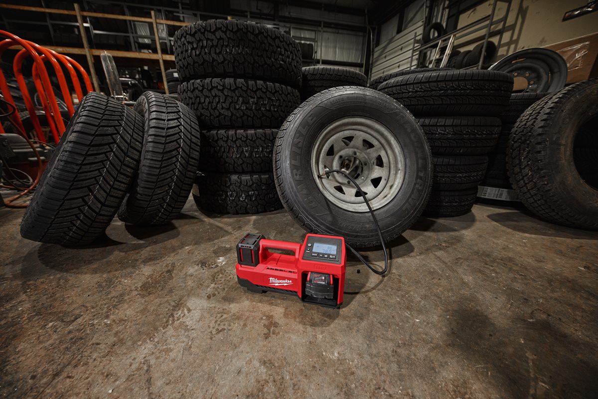 Milwaukee M18 BI-0 pri delu