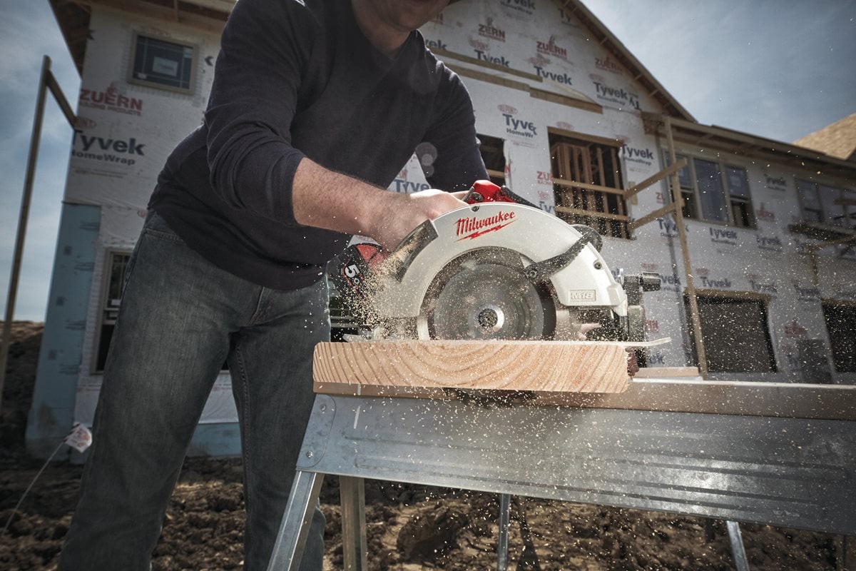 Milwaukee M18 BLCS66-502X pri delu