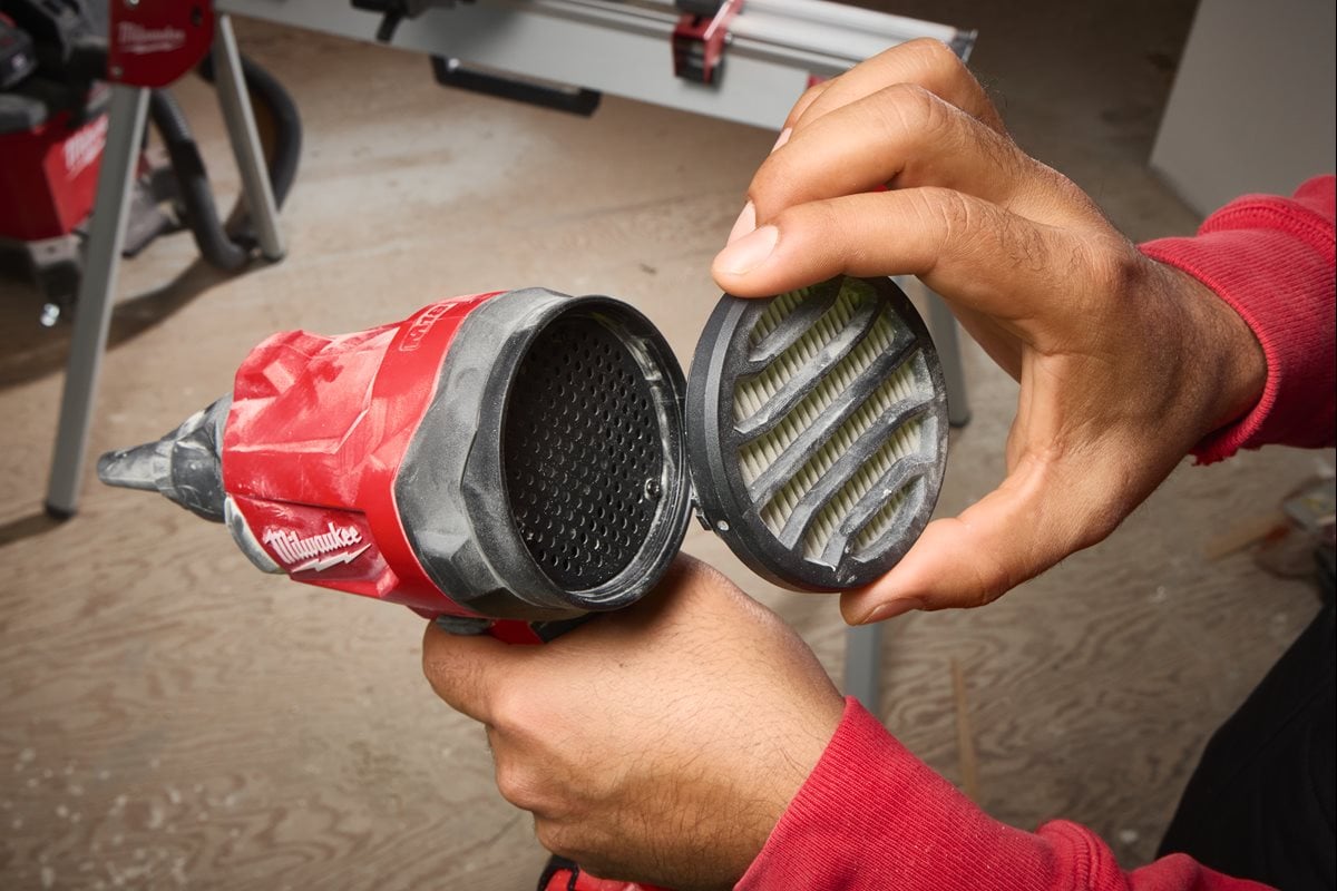 Milwaukee M18 BLHSB-0 pri delu