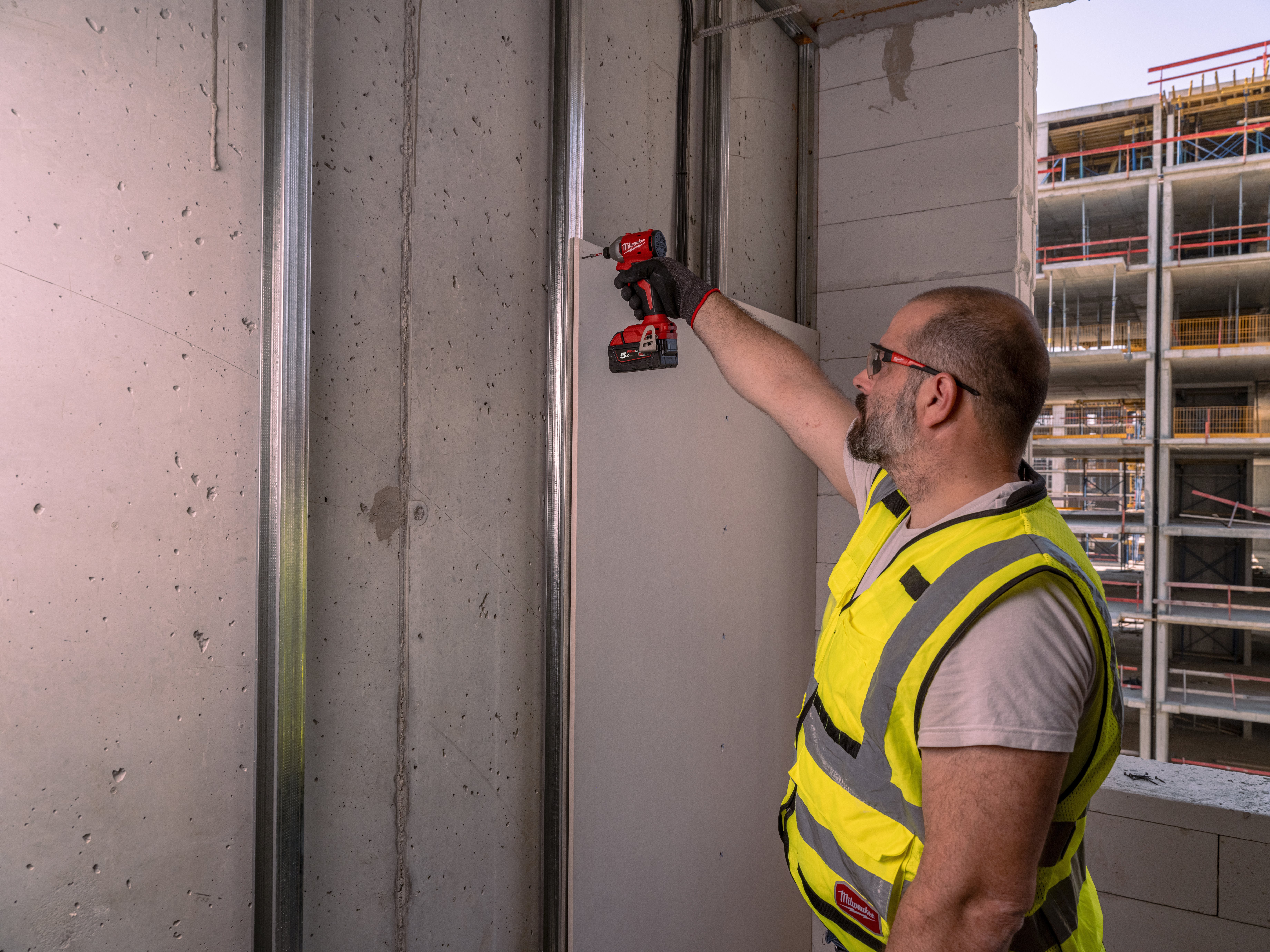 MILWAUKEE M18 FH-0X Marteau combiné sans fil FUEL 4 positions SDS-Plus MILWAUKEE M18 FH-0X Marteau combiné sans fil FUEL 4 positions SDS-Plus