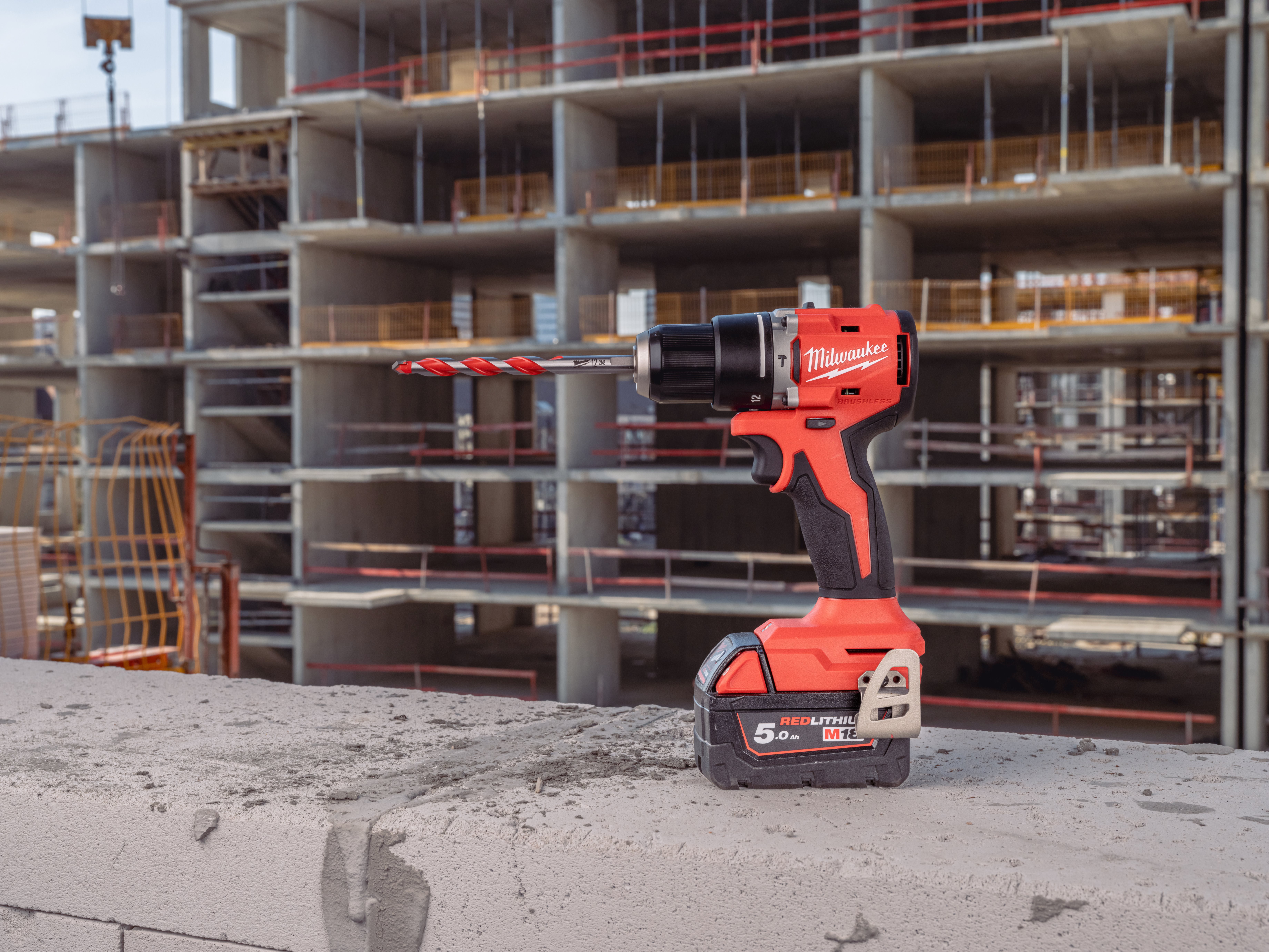 Trapano Avvitatore A Percussione Milwaukee M18 Brushless – Compatto E Potente Senza Fili!