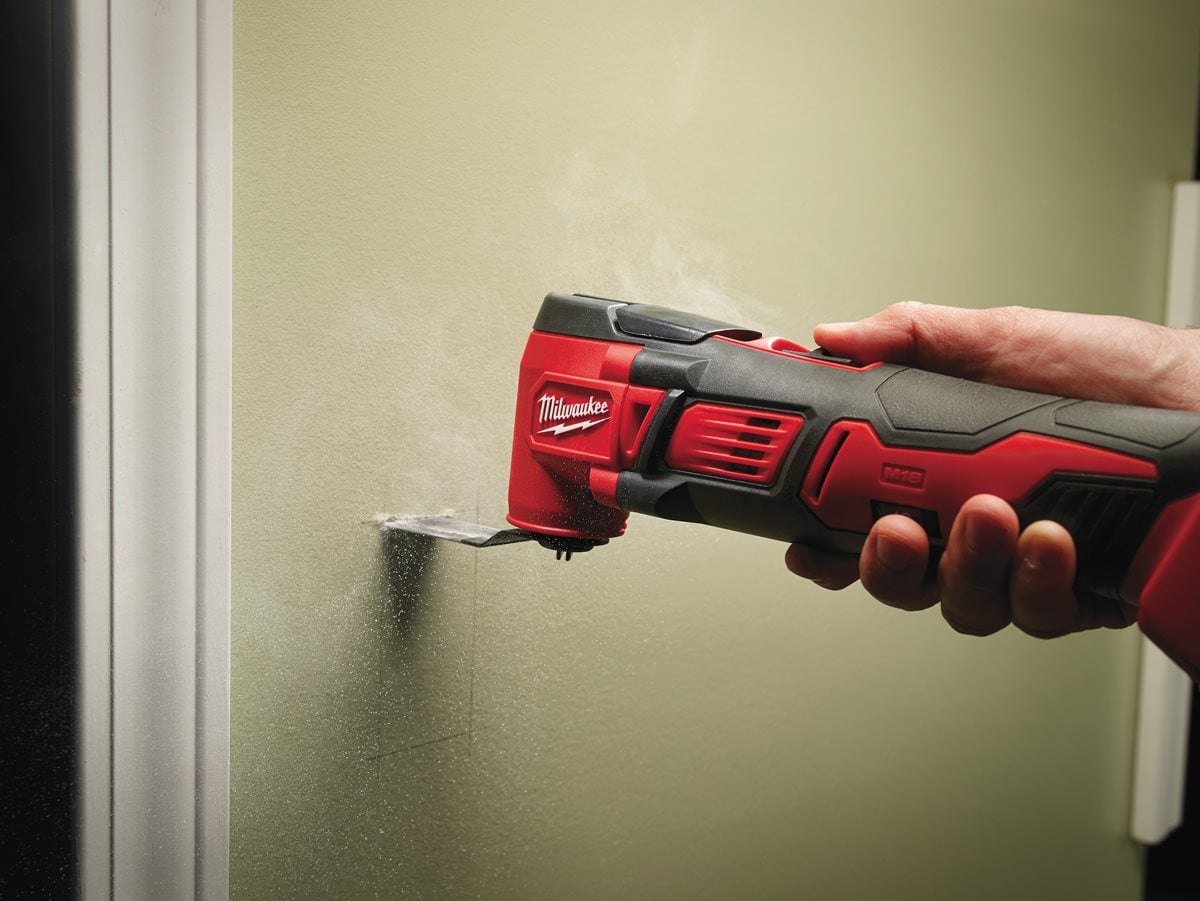 Milwaukee M18 BMT-421C pri delu