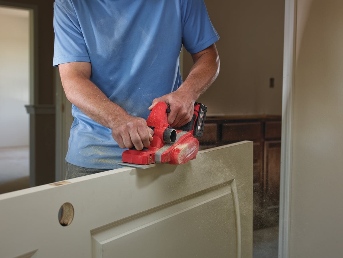 Milwaukee M18 BP-402C pri delu