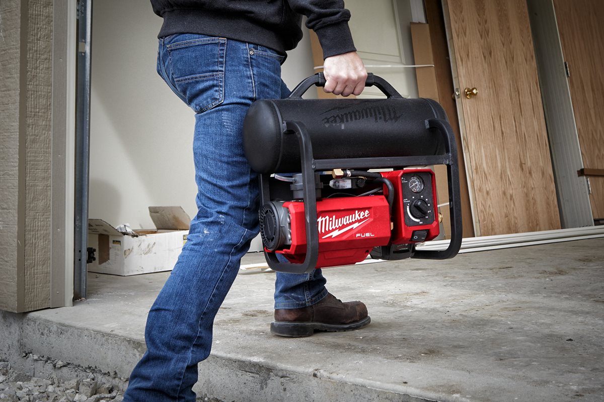 Milwaukee M18 FAC-0 pri delu