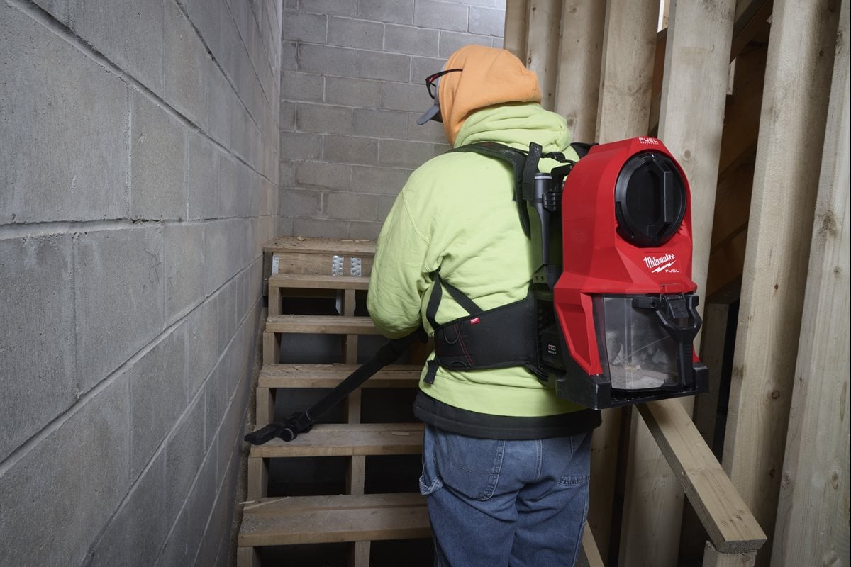Milwaukee M18 FBPV2-0 pri delu