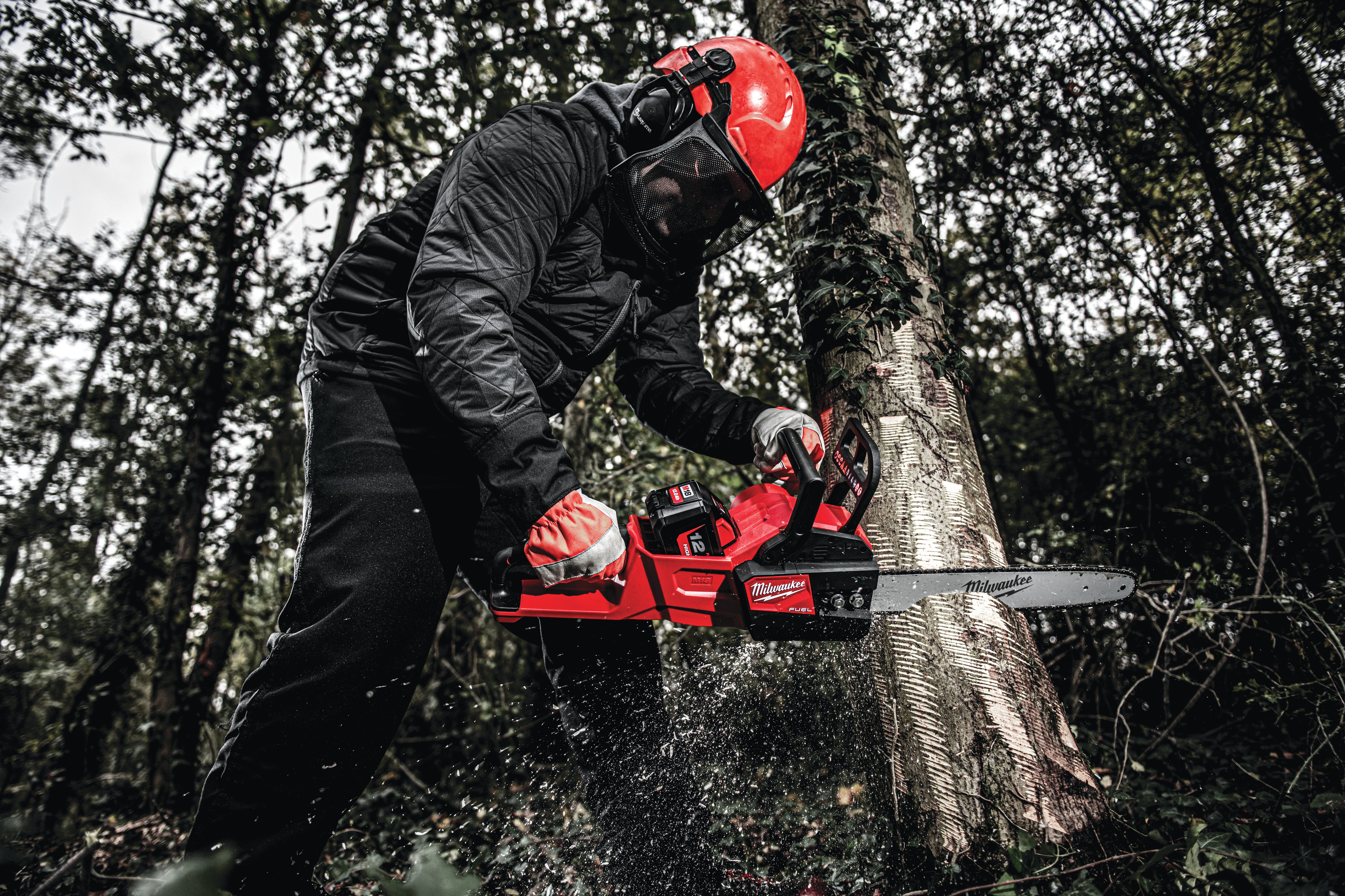 M18 FUEL Chainsaw With 40 Cm Bar Cordless Chainsaws Milwaukee Tool UK