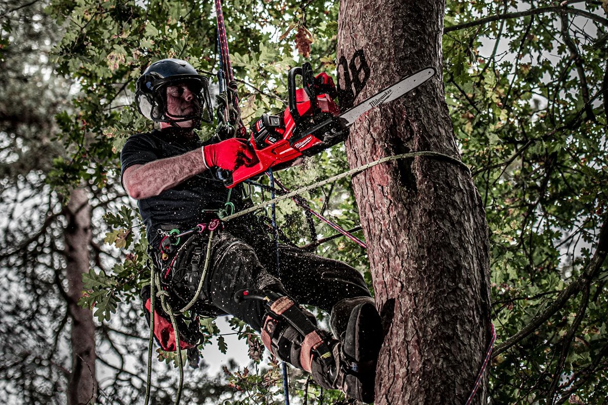 Milwaukee M18 FCHS-0 pri delu