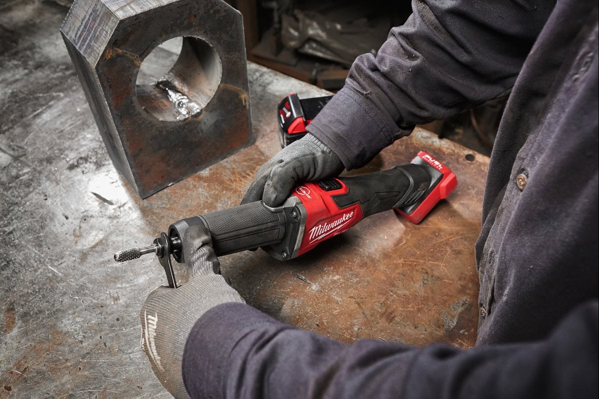 Milwaukee M18 FDGROVB-0X pri delu