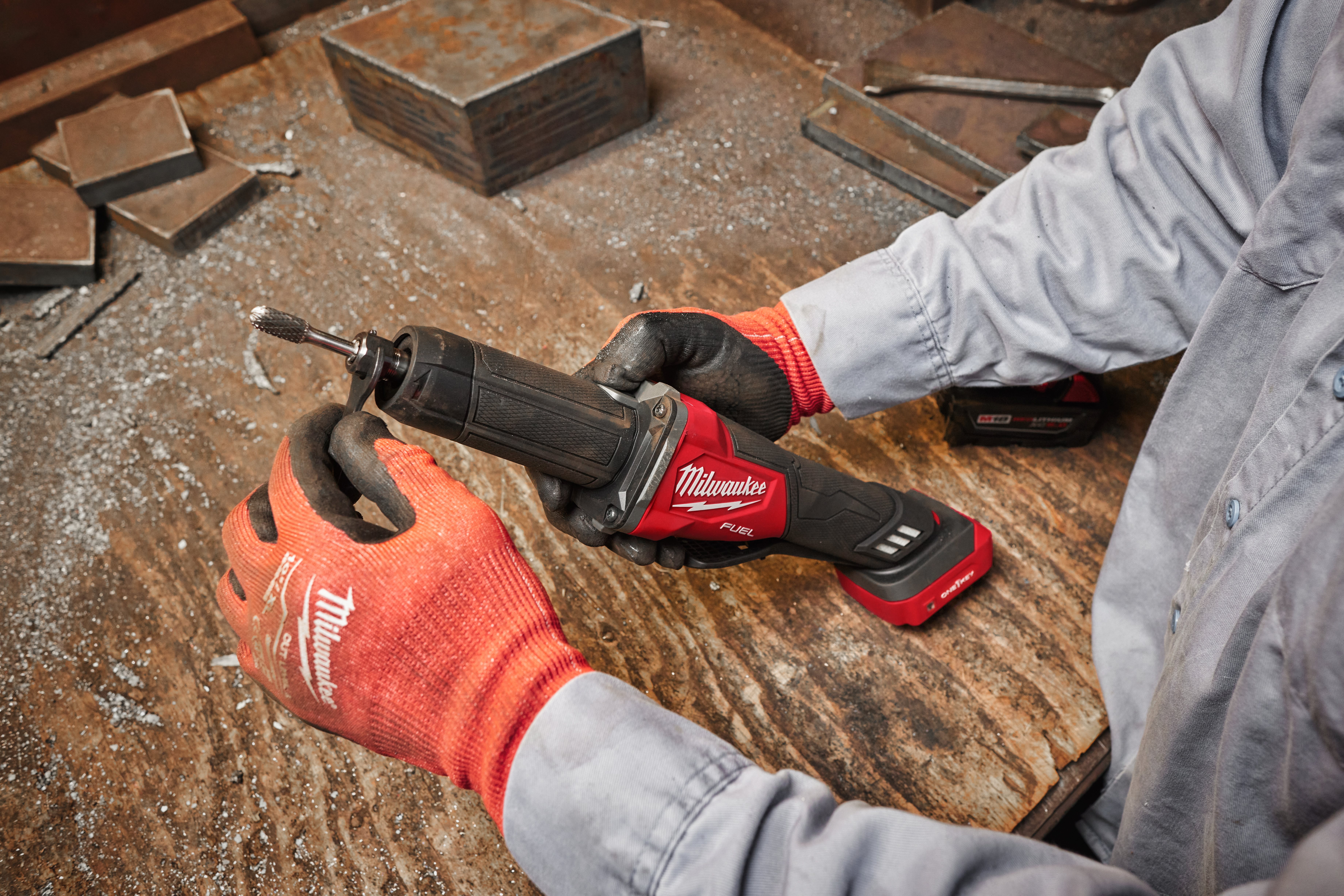 M18 FUEL™ ONE-KEY™ SZLIFIERKA PROSTA Z REGULACJĄ PRĘDKOŚCI I