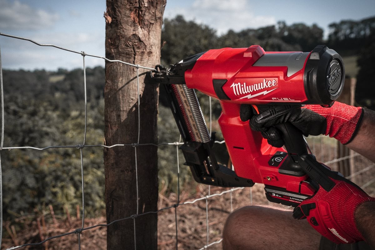 Milwaukee M18 FFUS-0C pri delu
