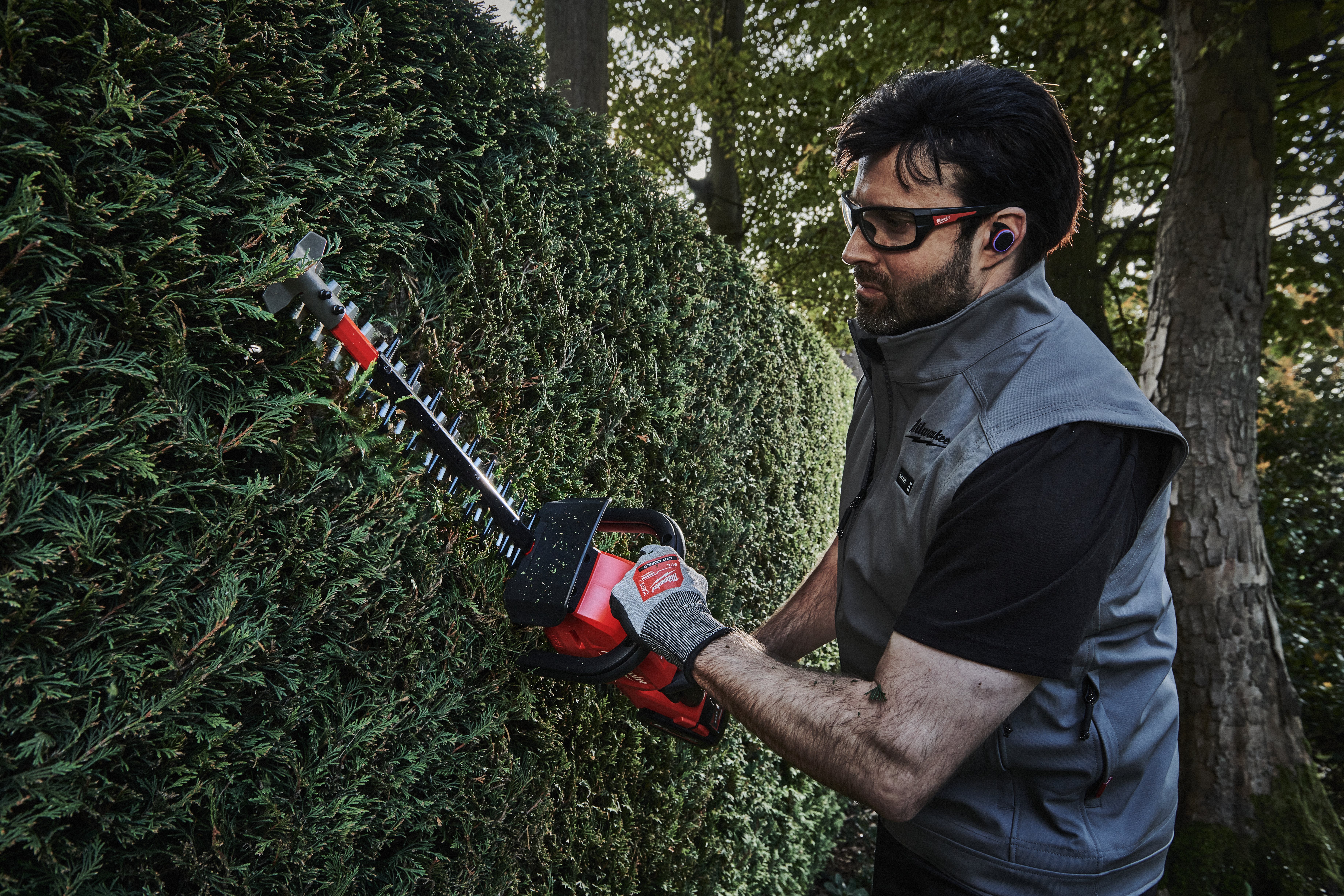 M18 FUEL Hedge Trimmer 60 Cm Hedge Trimmers Milwaukee Tool UK