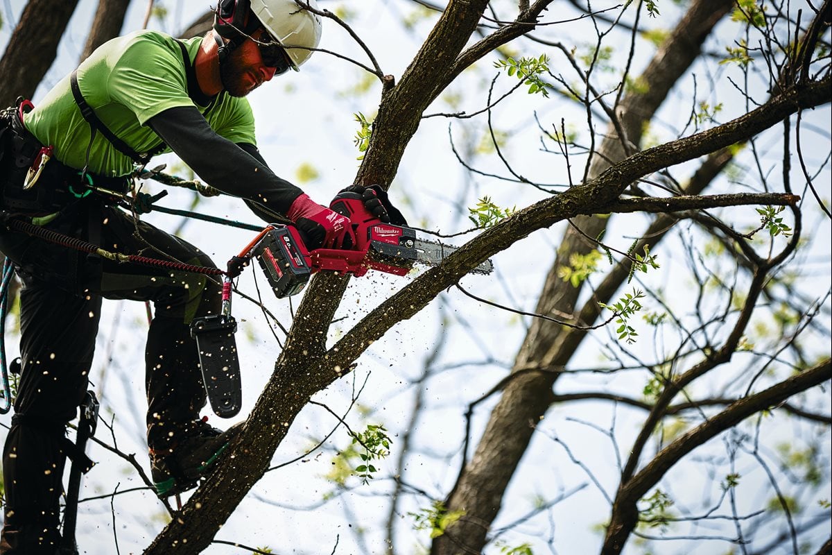 Milwaukee M18 FHS20-0 pri delu