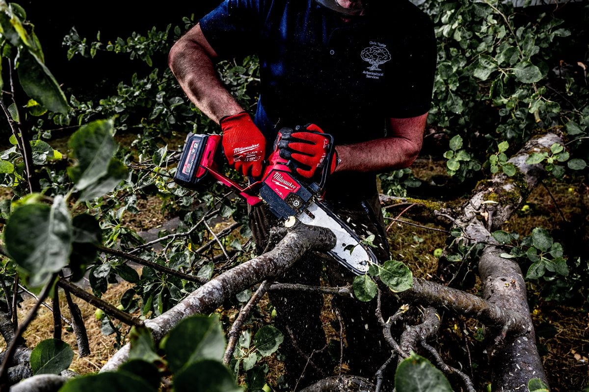 HATCHET enoročna verižna žaga 20 cm Milwaukee