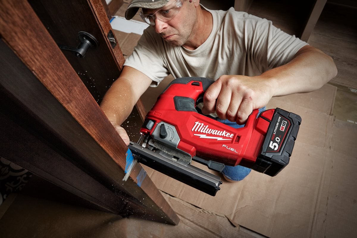 Milwaukee M18 FJS-0X pri delu
