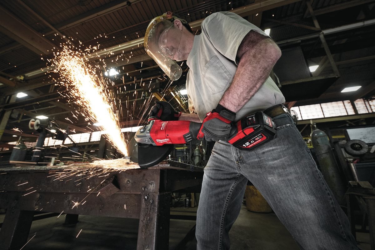 veliki 230-mm kotni brusilnik Milwaukee