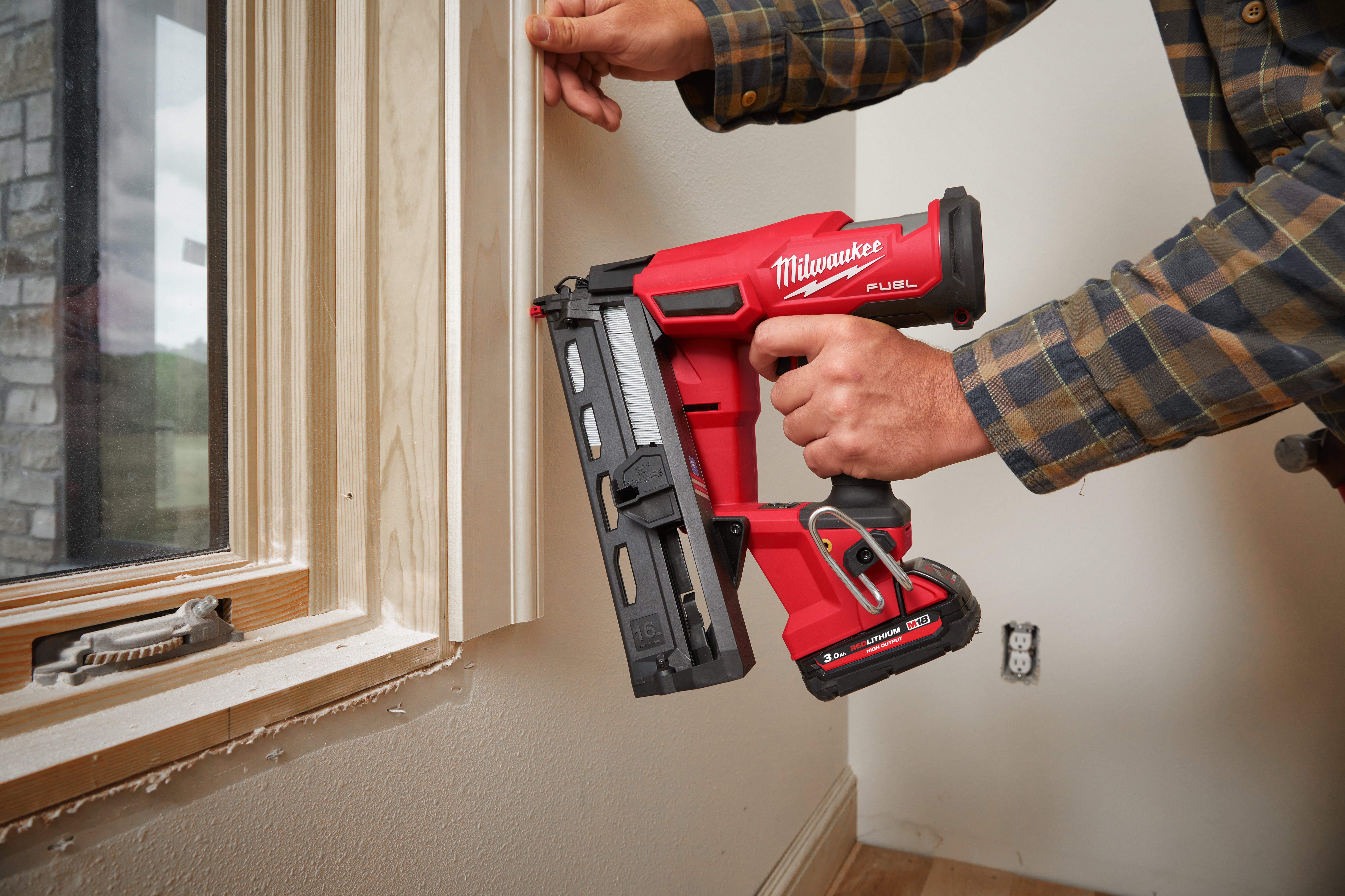 M18 FUEL 16 GA Angled Nail Finish Nailer 2 mode Cordless Nailers Milwaukee Tool UK