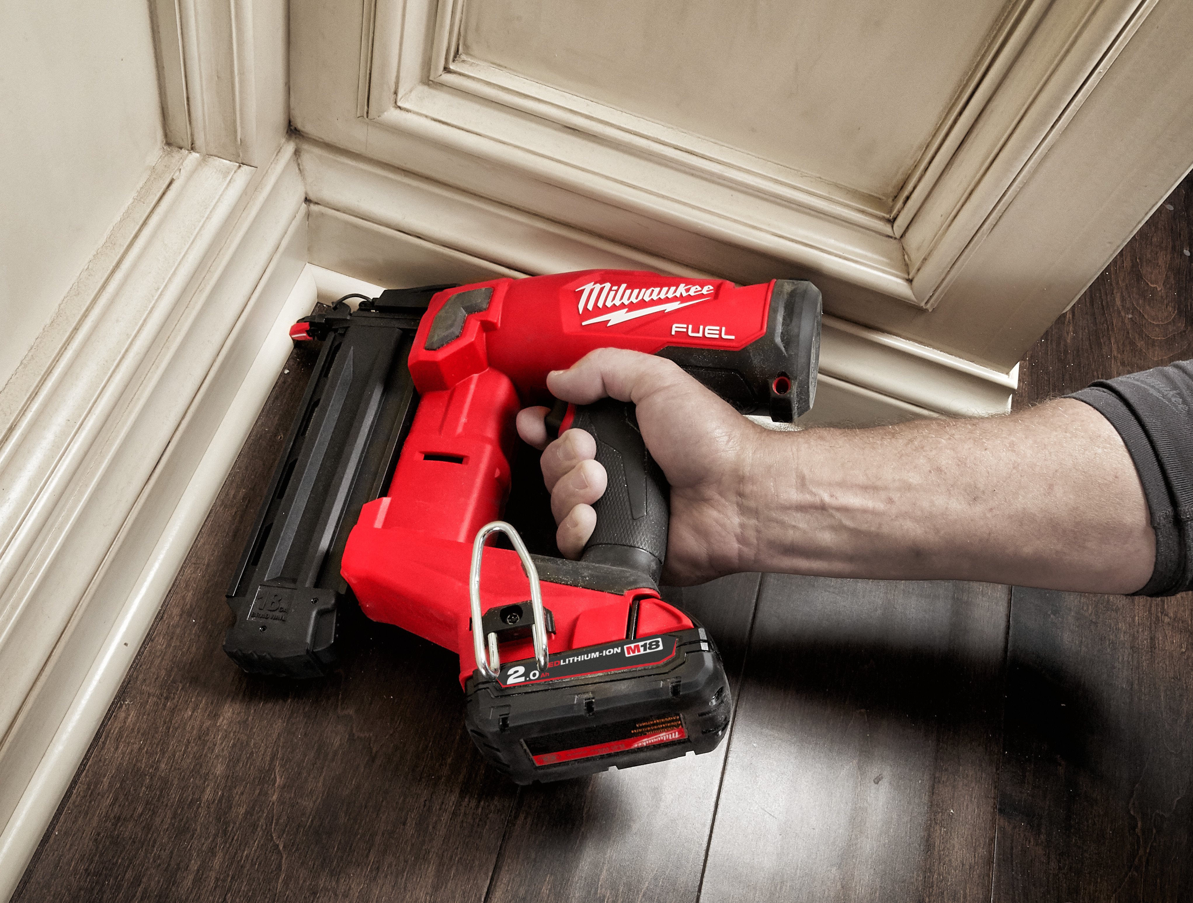 Milwaukee battery trim nailer discount
