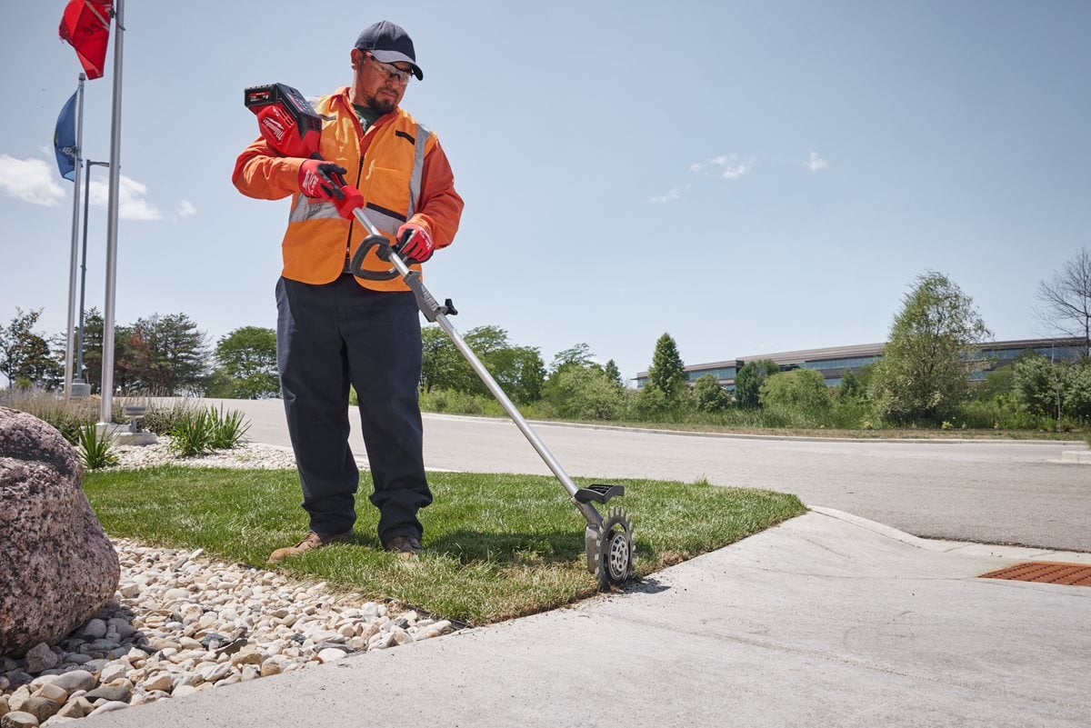 Milwaukee M18 FOPH-RA pri delu