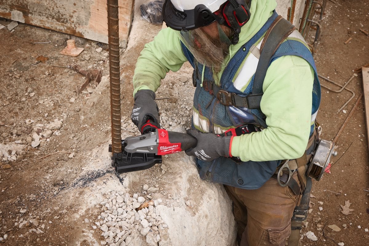 Milwaukee M18 FRBCO32-0X pri delu