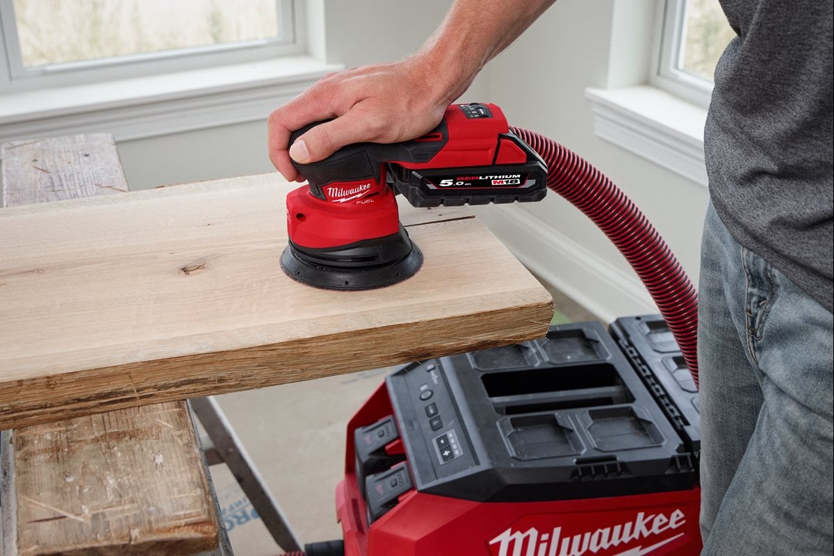 Milwaukee M18 FROS125-0B pri delu