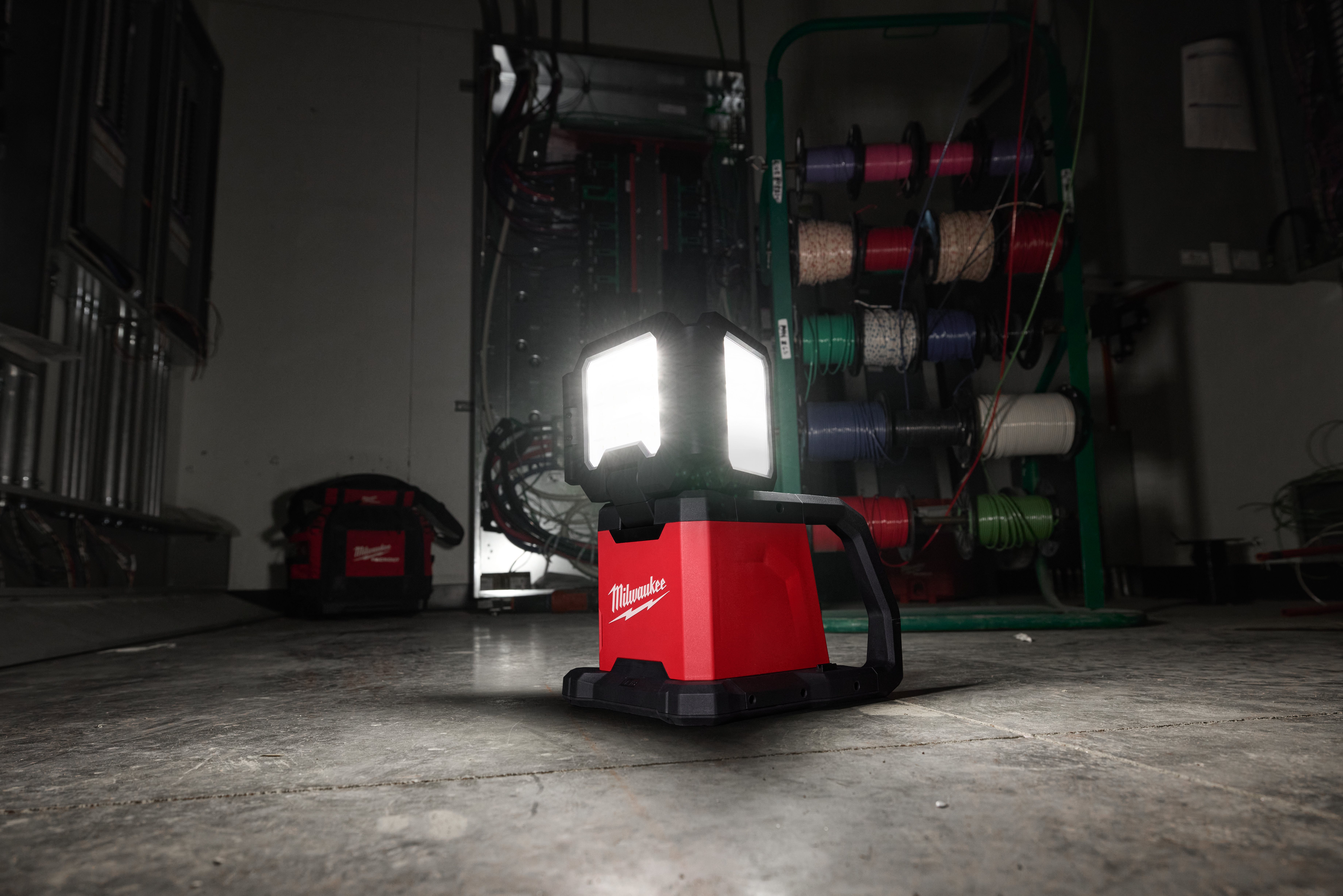 T-SUN Acculamp voor Milwaukee 18 V, 60 W led-werklamp, accu, draagbare bouwlamp met 2 helderheidsmodi, multifunctionele schijnwerper, schijnwerper voor garage, autoreparatie, workshop, camping