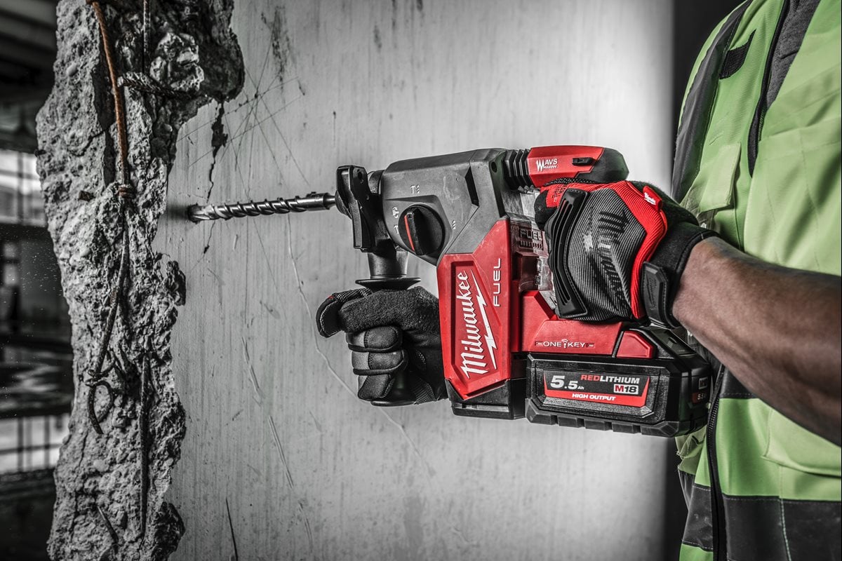 Milwaukee M18 ONEFH-0X pri delu