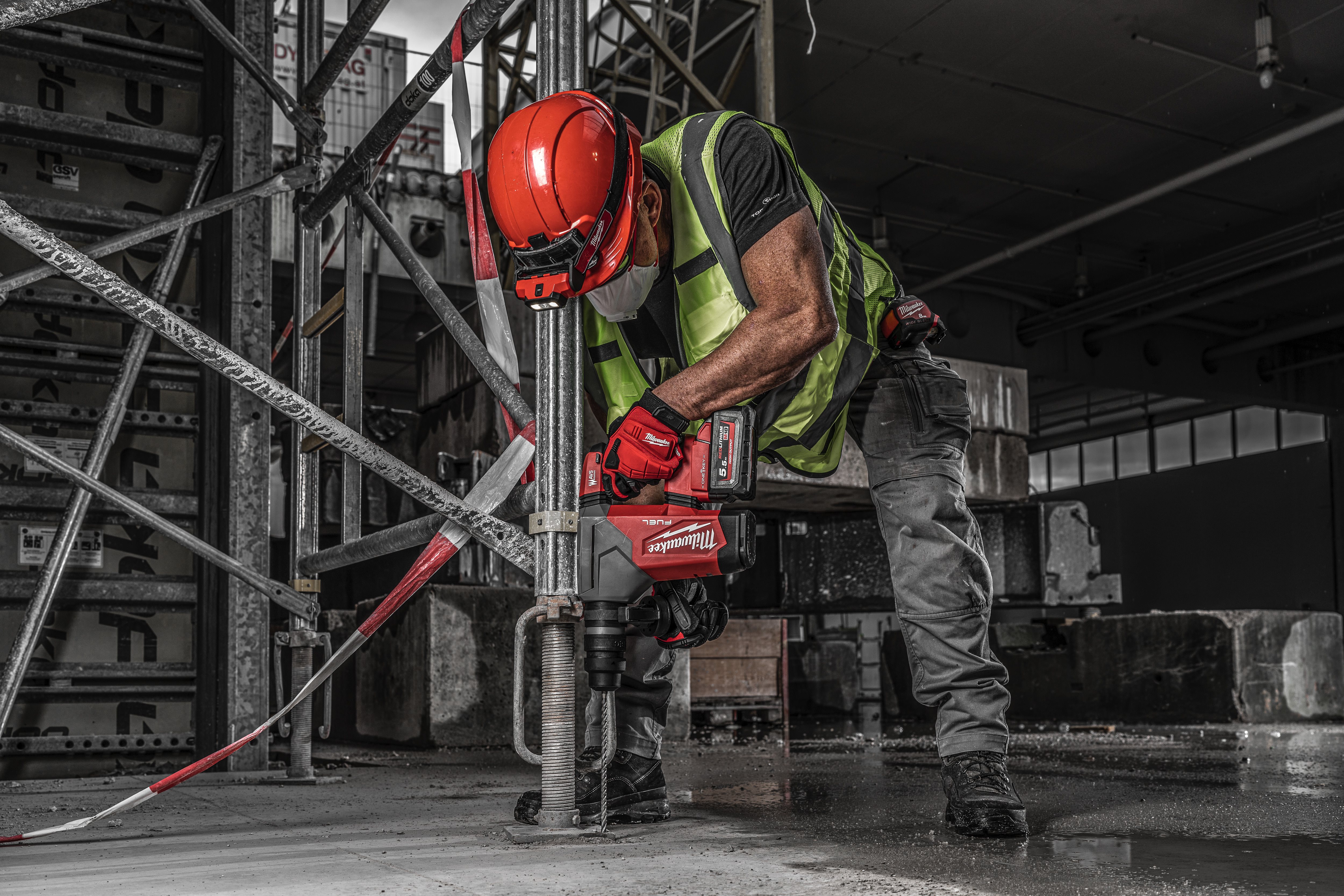 M18 FUEL™ High Performance 4-mode 32 Mm SDS-Plus Hammer With M18 FUEL™ High Performance 4-mode 32 Mm SDS-Plus Hammer With