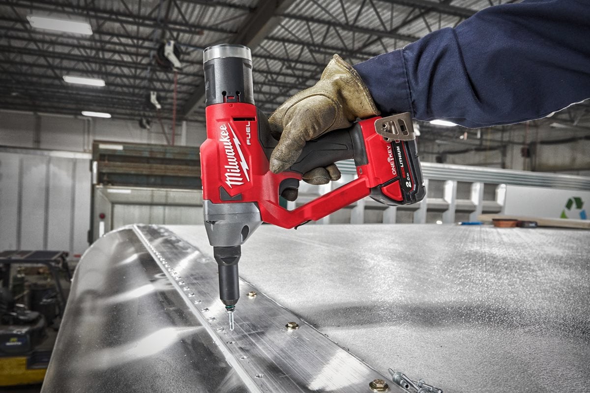 Milwaukee M18 ONEFPRT-0X pri delu