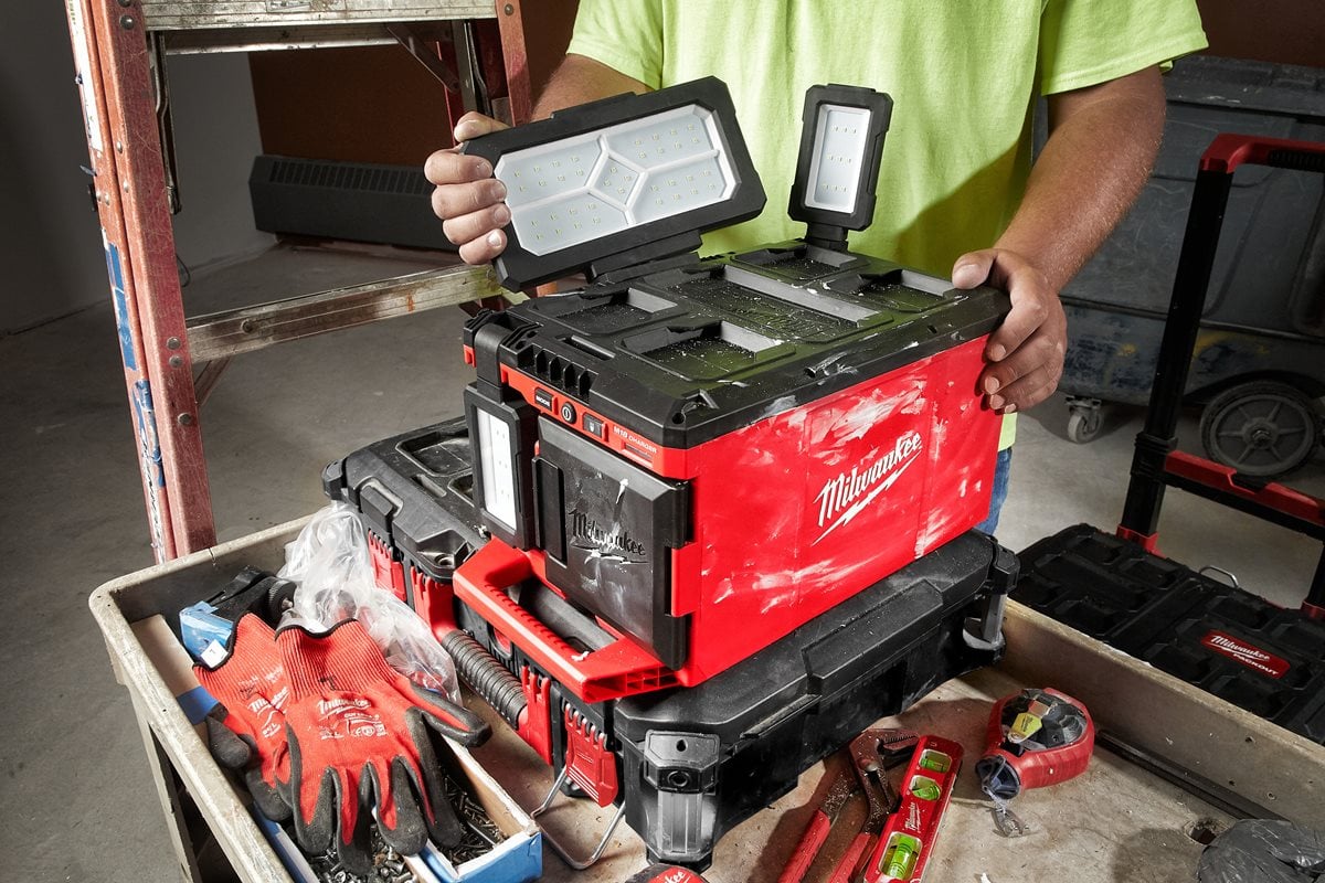 Milwaukee M18 POALC-0 pri delu