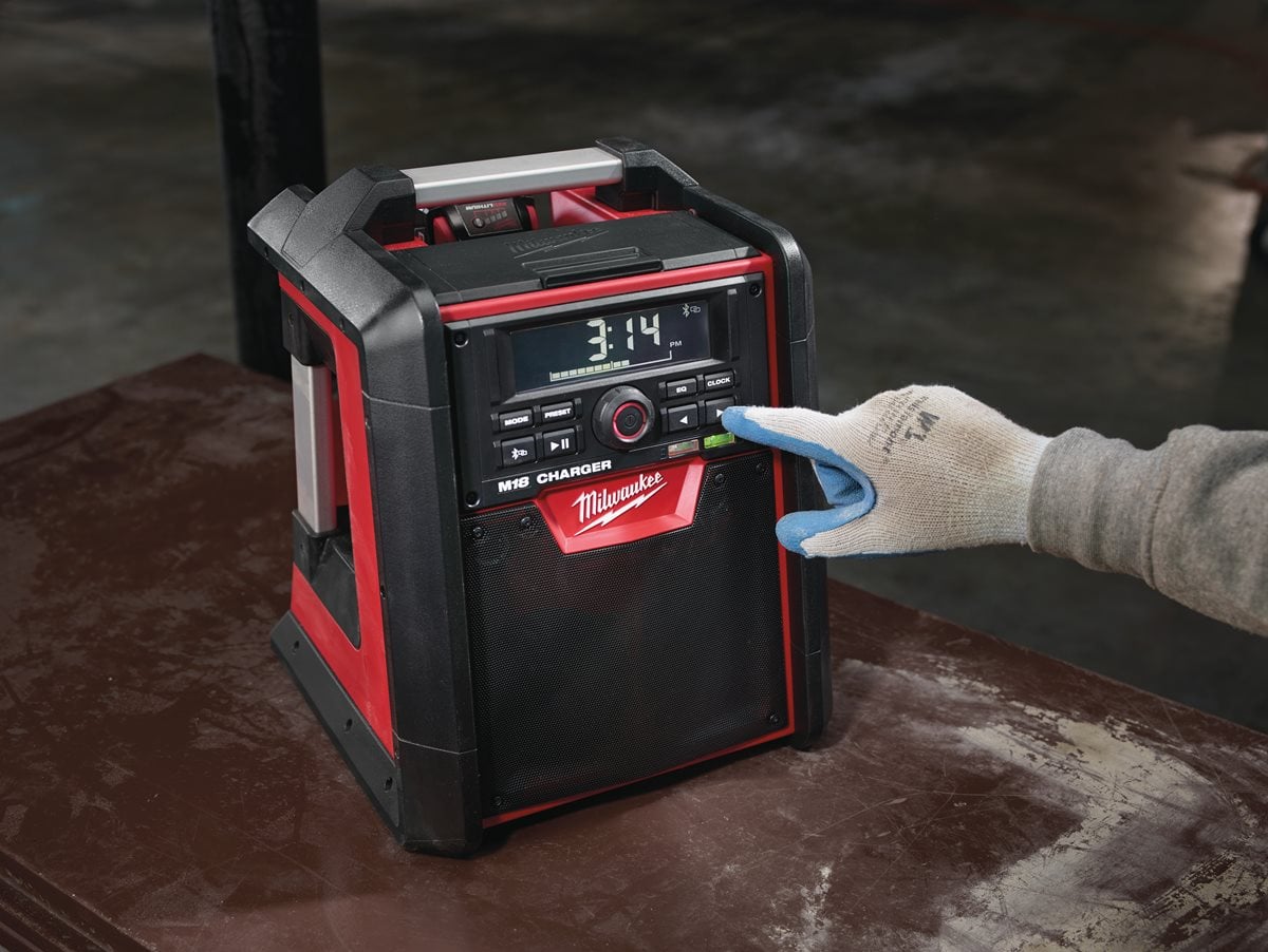 radio bluetooth s polnilcem Milwaukee