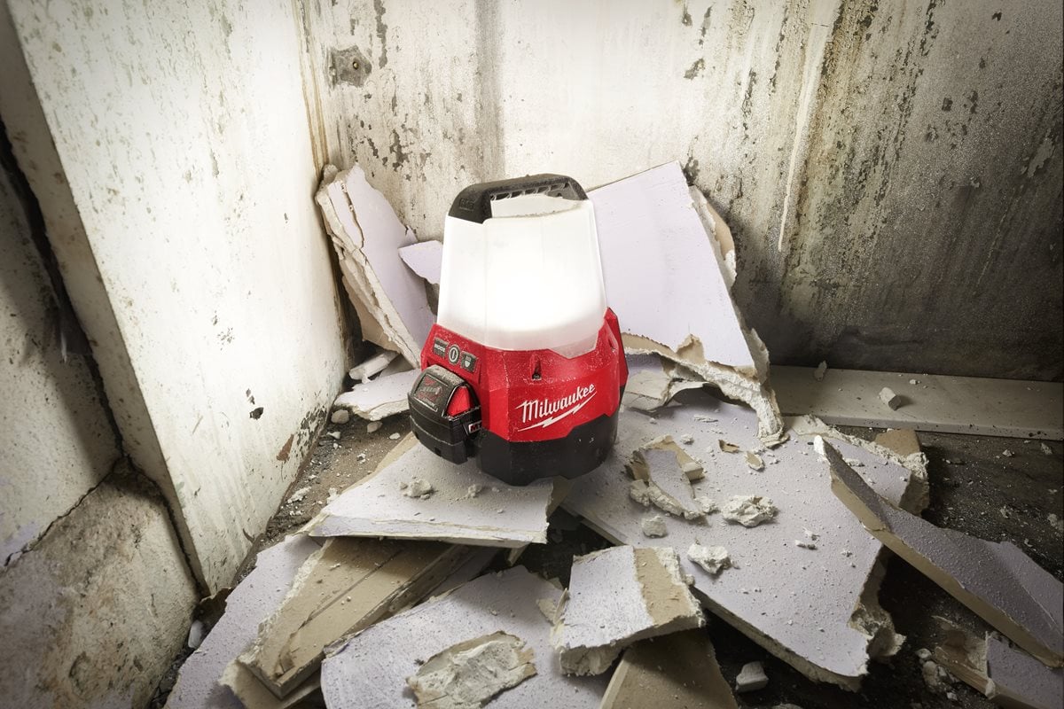 Milwaukee M18 TAL-0 pri delu