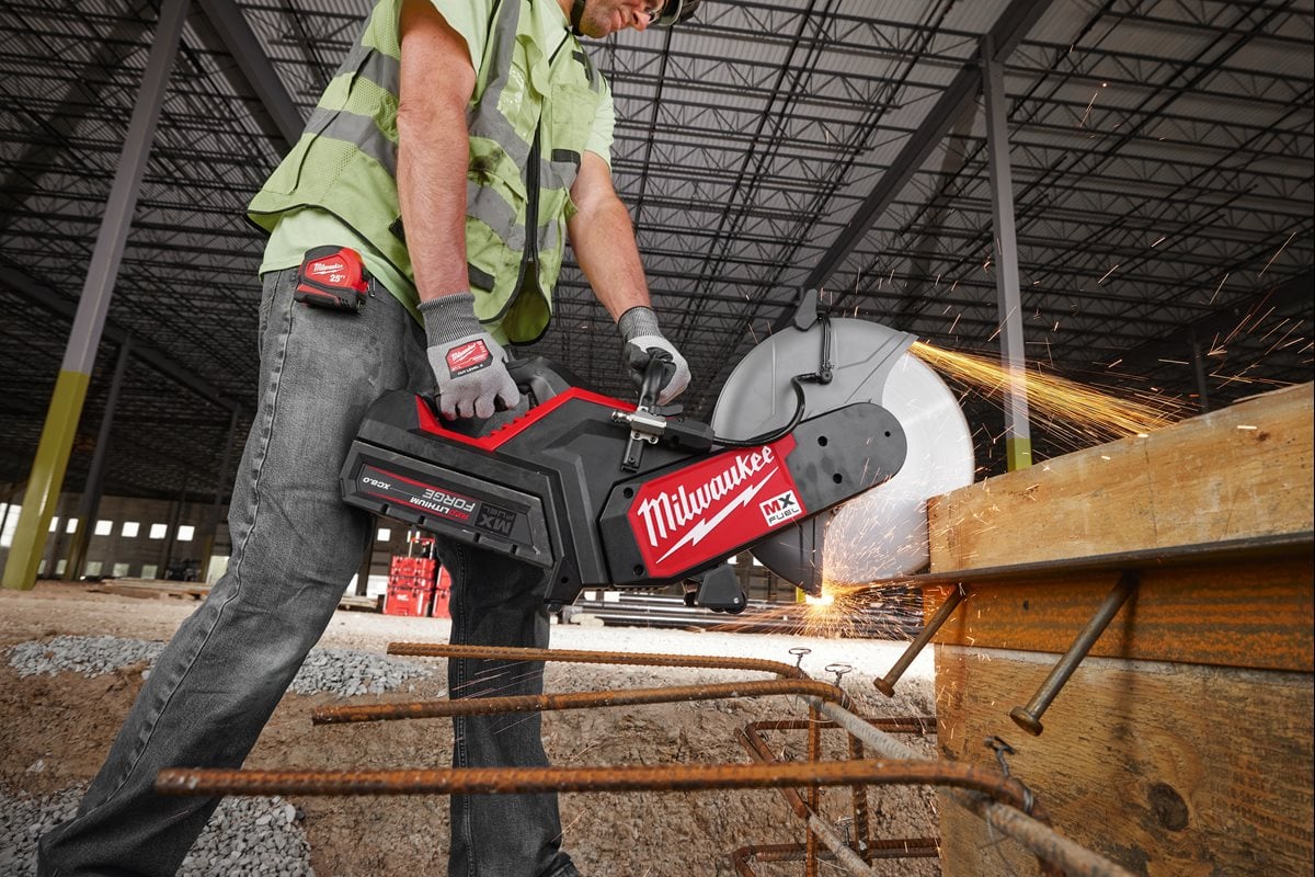 Milwaukee MX Fuel COS350G2FC-802 Akumulatorska žaga za beton pri delu